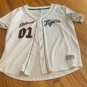 Womens Detroit Tigers jersey. Victoria Secrets Pink.
